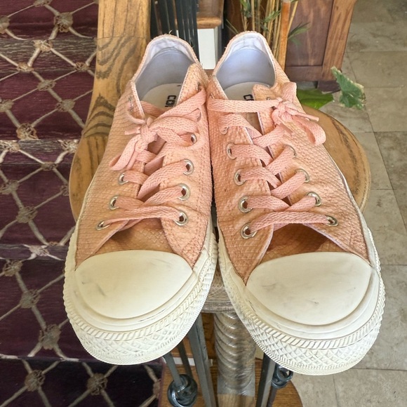 Converse ladies, pink, low top sneaker, lace up ladies  size 9 - Picture 5 of 10